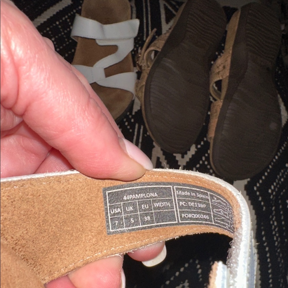 Vionic Women’s White and Tan Dual-Strap Sandals - Picture 4 of 4